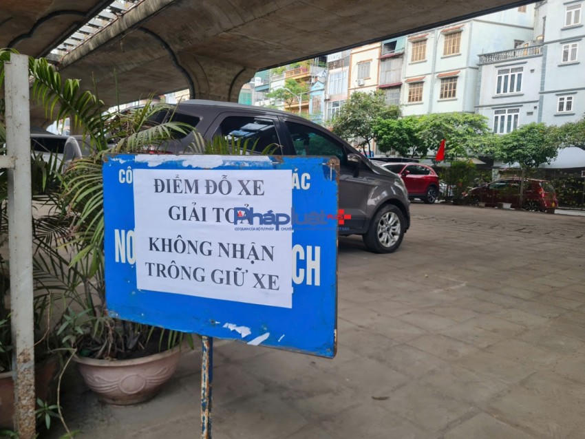 Sáng nay 16/9, hàng trăm các phương tiện gồm ô tô và xe máy đã được di dời ra khỏi khu vực gầm cầu.