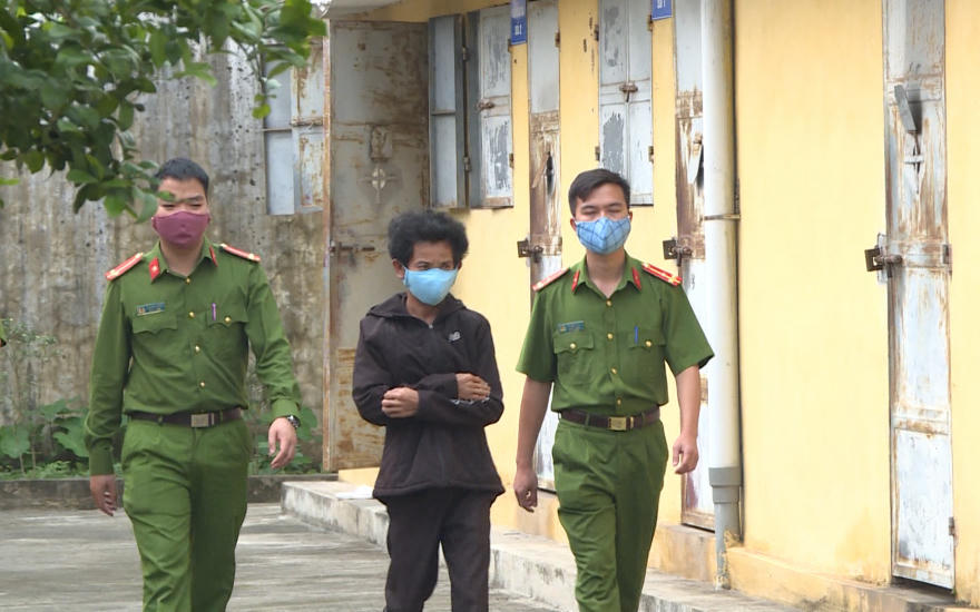 Đối tượng bị công an bắt giữ.