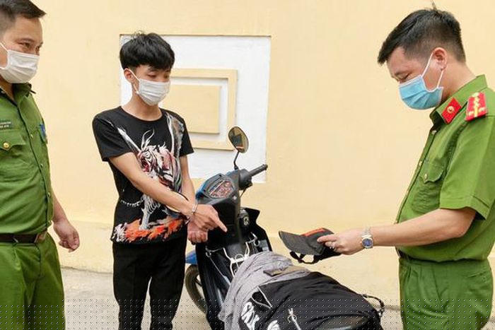 Một nghi phạm làm việc với cơ quan công an