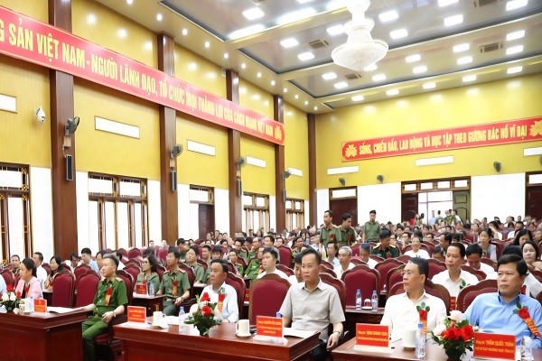 Các đại biểu dự ngày hội toàn dân bảo vệ an ninh Tổ quốc tại xã Đông Hưng.