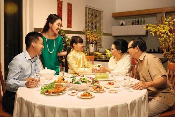 Bữa ăn ngày tết trong một gia đình - Ảnh: minh họa.