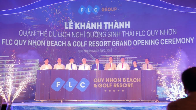 Các đại biểu thực hiện nghi thức khánh thành FLC Quy Nhơn.