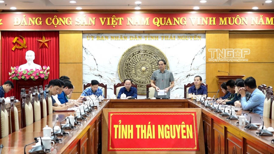 Thường trực Tỉnh ủy họp khẩn với lãnh đạo UBND tỉnh và các ngành liên quan để chỉ đạo khắc phục hậu quả hoàn lưu bão số 11.