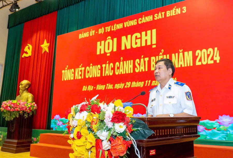 Thiếu tướng Trần Văn Xuân, Phó Chính ủy Cảnh sát biển Việt Nam, tham dự và chỉ đạo hội nghị