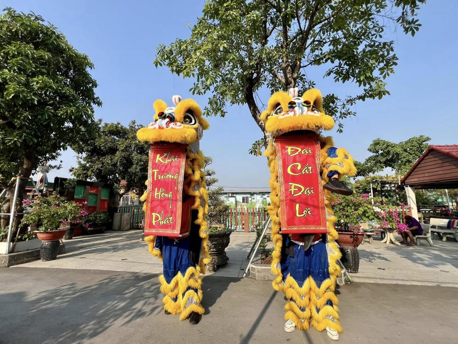 Múa Lân Sư Rồng khai xuân với mong muốn mang lại nhiều may mắn, tài lộc và sự thịnh vượng.