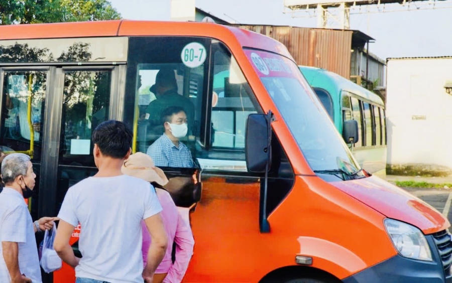 Theo người dân, tuyến xe buýt 607 chỉ là giải pháp tạm thời