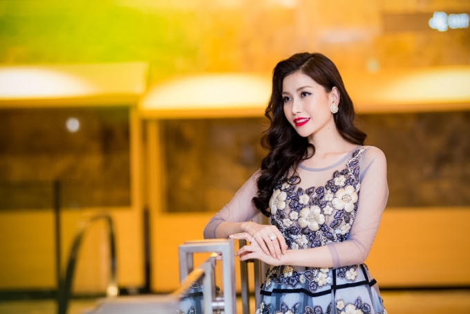 Vẻ đẹp kiêu sa của hoa hậu Lam Cúc