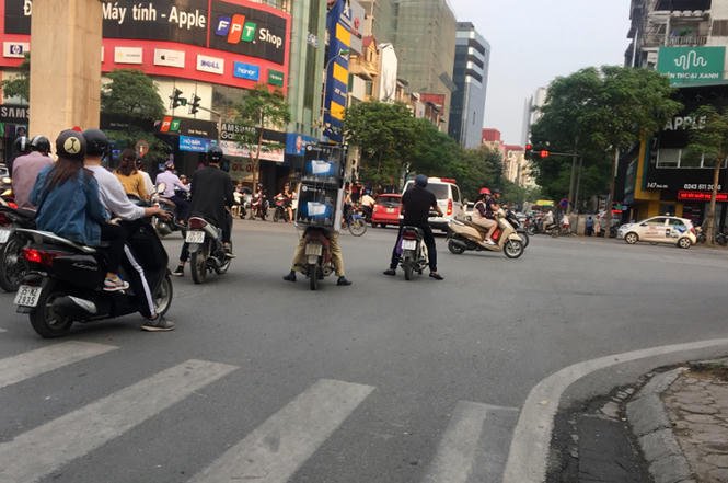 Nhiều người đang 'bỏ qu&ecirc;n' &yacute; thức khi tham gia giao th&ocirc;ng?