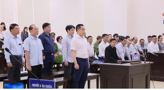 vu-nhom-chi-tien-sang-my