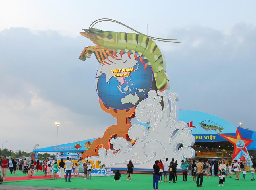 Trước đó, biểu tượng con Tôm Cà Mau đã được đưa vào sử dụng vào dịp Festival tôm Cà Mau cuối năm 2023.