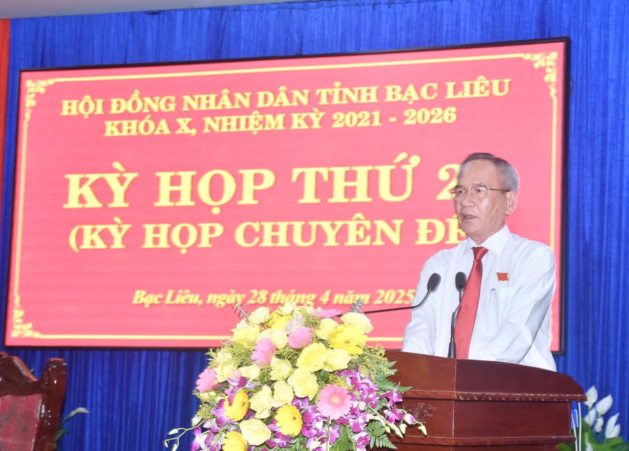 Ông Lữ Văn Hùng - Ủy viên BCH TW Đảng, Bí thư Tỉnh ủy, Chủ tịch HĐND tỉnh Bạc Liêu, phát biểu chỉ đạo tại Kỳ họp.