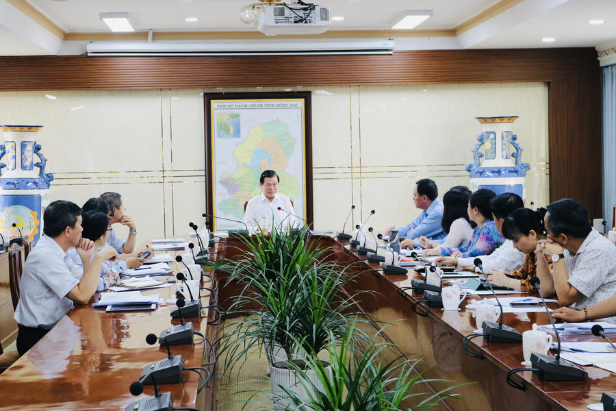 Bí thư Tỉnh uỷ Nguyễn Hồng Lĩnh làm việc với Liên minh hợp tác xã tỉnh Đồng Nai sáng 07/4.