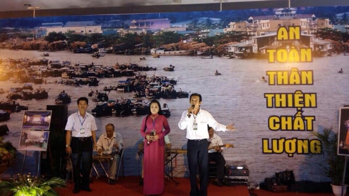 Tham gia chương trình có rất nhiều tiết mục của 13 tỉnh, thành phố tham gia (ảnh Thanh Huyền)