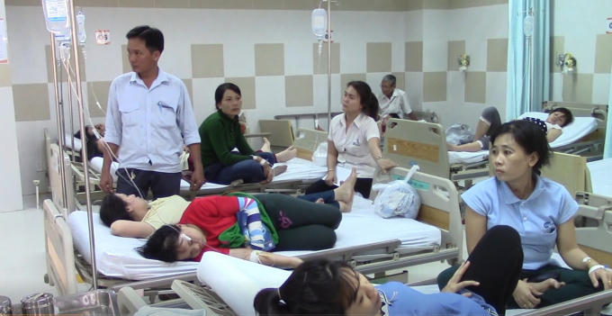 Nhiều công nhân có triệu chứng nôn ói, đau ngực....