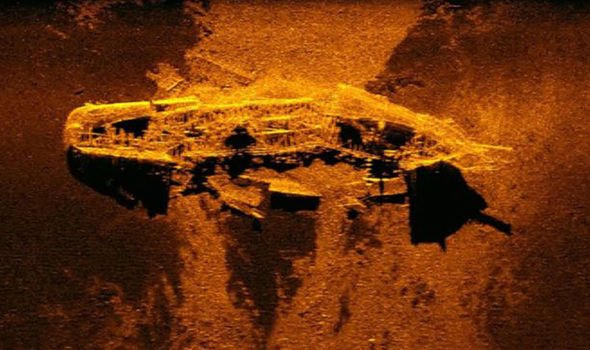 Các nhà điều tra phát hiện xác một con tàu bị đắm trong quá trình tìm kiếm MH370.
