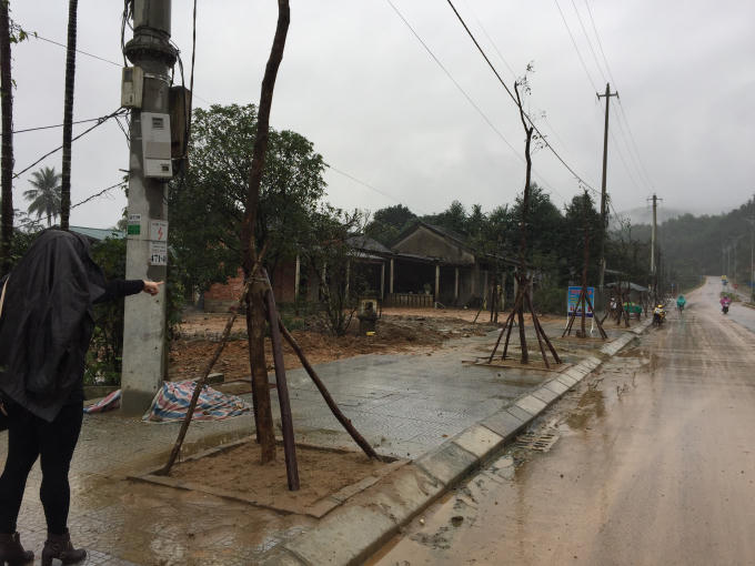 Ông Trường cho biết việc phản ánh công trình thiếu che chắn, có thể những nơi không che chắn đó bị mưa to và gió làm mất đi.