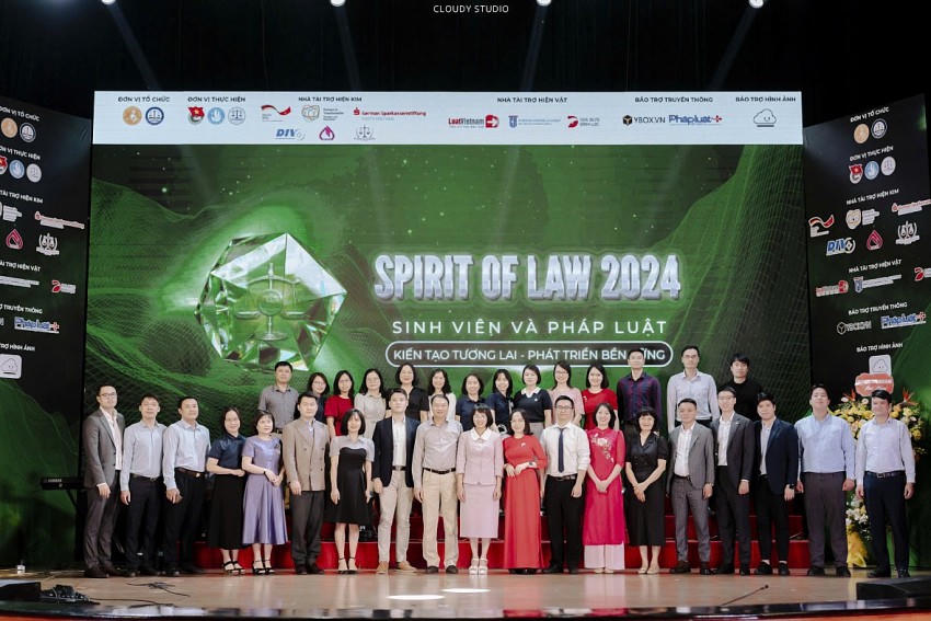 Ban giám khảo cùng các học viên chụo ảnh chung.
								
							
						
						
					
				
			
			
						
							
								
									
								
								
									Ban giám khảo cùng các học viên chụo ảnh chung.
								
							
						
						Ban giám khảo cùng các học viên chụo ảnh chung.