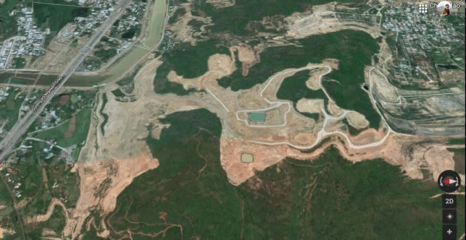 Núi Chín Khúc bị "cạo trọc". Ảnh: Google Map.