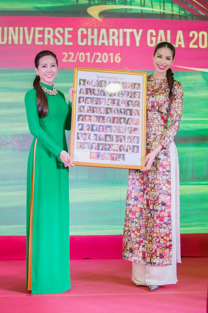 Hoa hậu Thu Hoài và Hoa hậu Phạm Hương