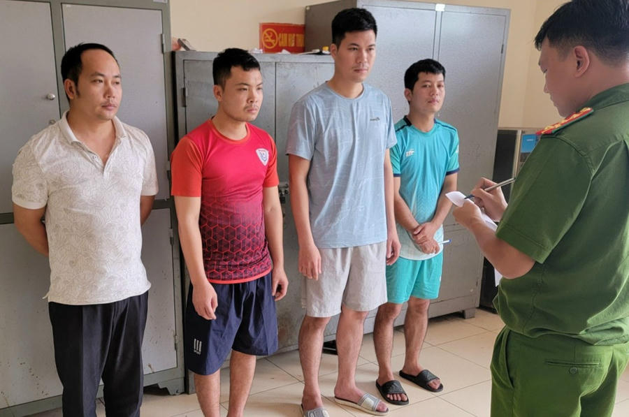 Các đối tượng bị bắt giữ.