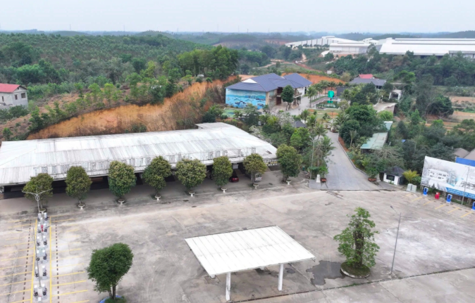 Trạm dừng nghỉ Ngọc Anh có quy mô hàng nghìn m2, phía sau là biệt thự khủng nơi Tuấn "Trắng" sinh sống (Ảnh: Xuân Nguyên).