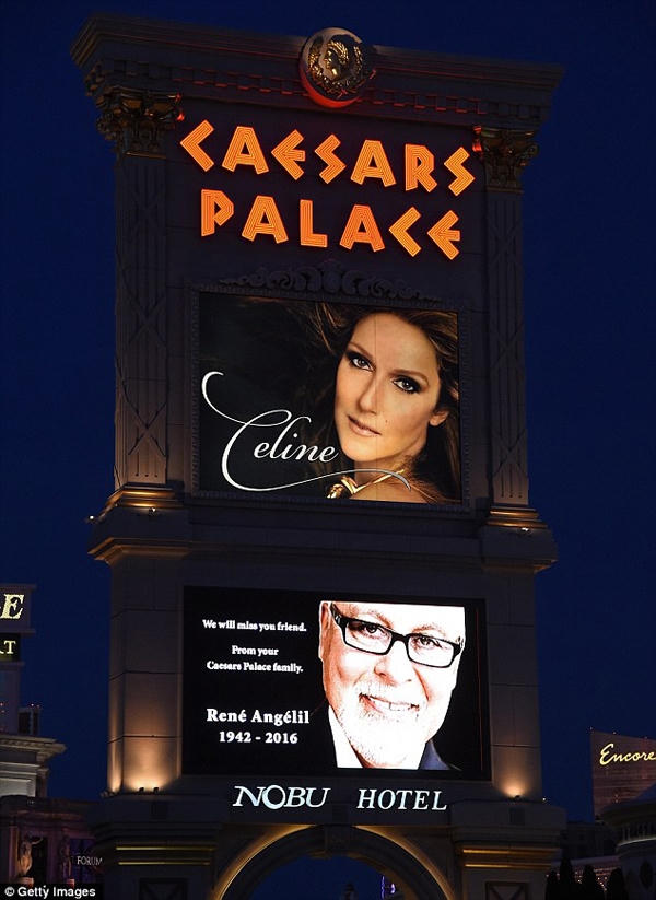Tấm biển tưởng nhớ Rene Angelil được treo lên tại Caesars Palace. Ảnh: Dailymail