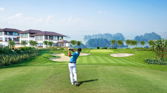Sân golf hướng vịnh trong quần thể nghỉ dưỡng FLC Hạ Long.