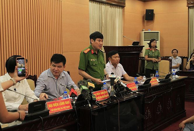 Đại tá Nguyễn Văn Viện, Phó Giám đốc Công an thành phố Hà Nội tại buổi họp báo.