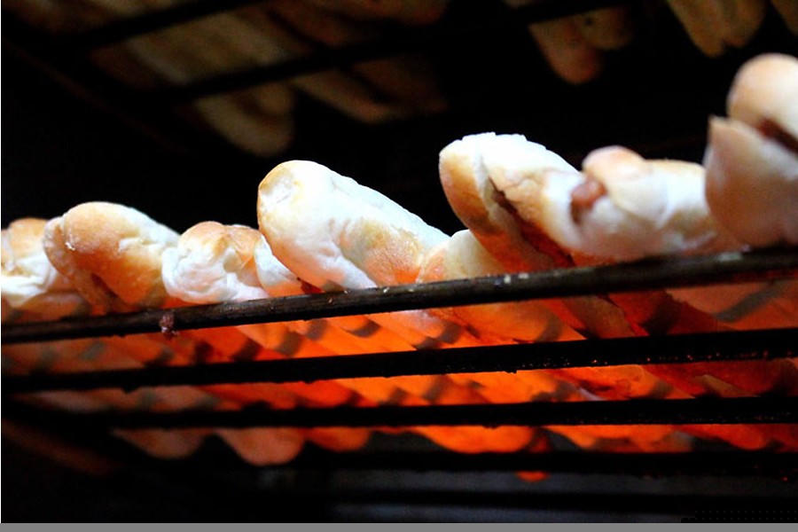 Bánh mỳ cay Hải Phòng dễ ăn, dễ mang đi và bảo quản trong ngày.