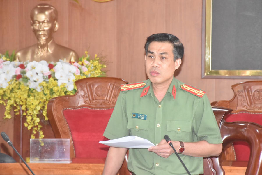 Đại tá Lê Tấn Vinh - Phó Bí thư Đảng ủy, Phó Giám đốc Công an tỉnh Cà Mau phát biểu kết luận buổi làm việc.