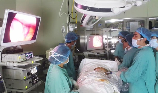 Bệnh nh&acirc;n mất gần 3 l&iacute;t m&aacute;u đường ti&ecirc;u h&oacute;a v&igrave; kh&ocirc;ng t&igrave;m ra vị tr&iacute; chảy m&aacute;u