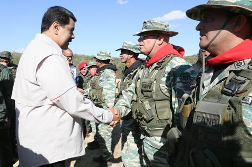 Tổng thống Venezuela Nicolas Maduro ngày 10/2 đã chỉ thị quân đội nước này tiến hành cuộc tập trận kéo dài 6 ngày nhằm sẵn sàng đối phó với bất cứ nguy cơ xâm lược nào từ các thế lực bên ngoài. RT đưa tin.