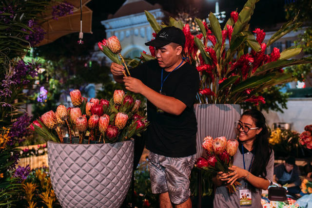 Đường hoa Nguyễn Huệ k&eacute;o d&agrave;i th&ecirc;m ng&agrave;y hội