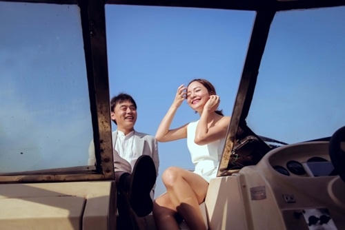 Lan Phương cùng ông Mori - Trưởng đại diện của Jica vui vẻ nói chuyện trong suốt chặng đường tham quan. Cả 2 đã cùng dạy nhau tiếng của đất nước mình và trao đổi về văn hóa của mỗi đất nước.
