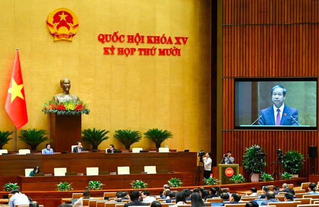 Quốc hội làm việc tại hội trường nghe Tờ trình và Báo cáo thẩm tra về chủ trương đầu tư Chương trình mục tiêu quốc gia hiện đại hóa, nâng cao chất lượng giáo dục và đào tạo giai đoạn 2026-2035. (Ảnh Nhandan.vn)