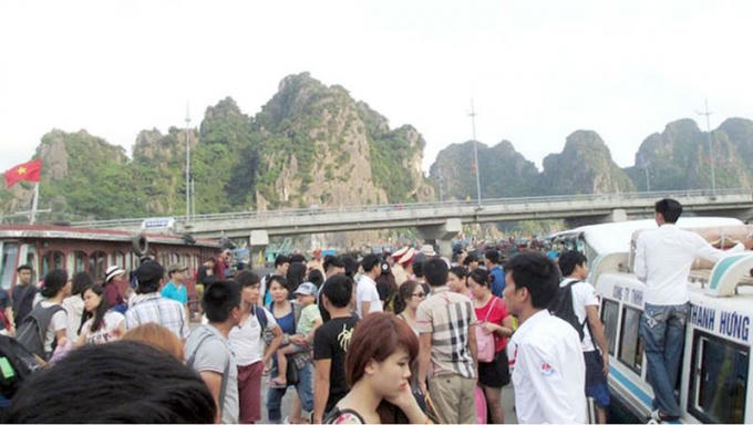 Hiện tượng quá tải nhồi nhét khách rất phổ biến.
