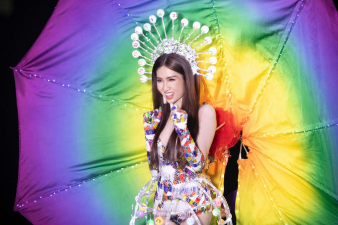 Đưa cả “gánh Lô tô” lên sân khấu, Đỗ Nhật Hà gây bất ngờ tại Miss International Queen 2019