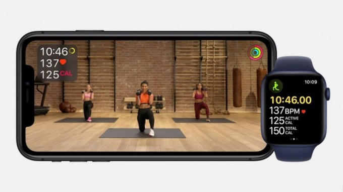 Người dùng có thể sử dụng iPhone của mình để ghép nối đồng hồ cho những người không có Apple Watch. Apple Watch có thể được sử dụng độc lập với iPhone, nhưng nó phải được quản lý bởi iPhone.