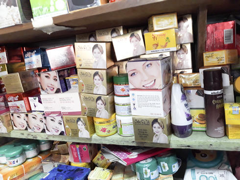 Rất nhiều hãng mỹ phẩm khác nhau ngoài thị trường, người tiêu dùng cần tỉnh táo lựa chọn.
