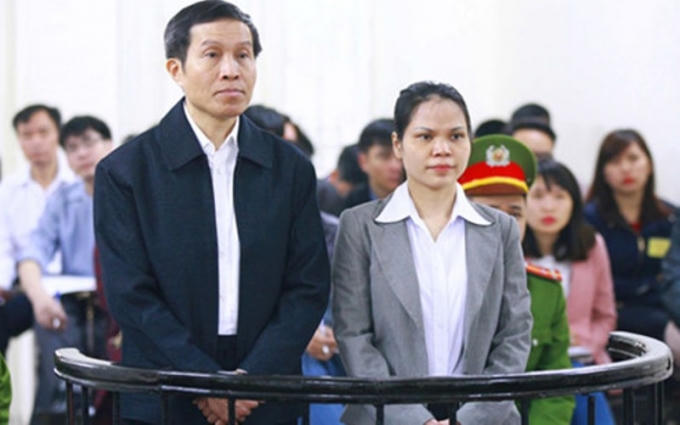 Vinh và Thúy trước vành móng ngựa. (Ảnh: Vietnamnet)