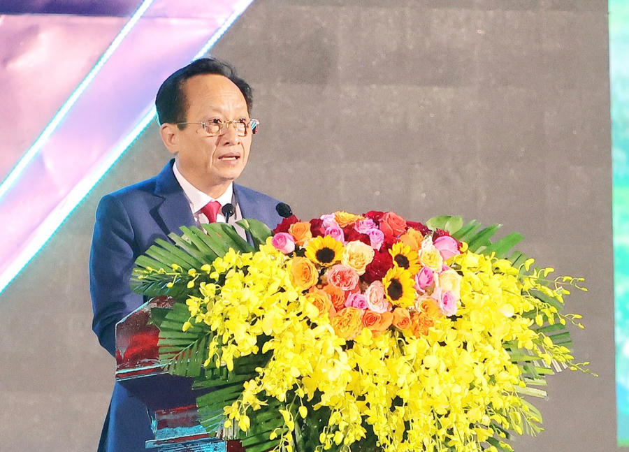 Ông Phạm Văn Thiều - Phó Bí thư Tỉnh ủy, Chủ tịch HĐND tỉnh Cà Mau, phát biểu tại sự kiện Ngày hội Cua Cà Mau (Ảnh: Văn Đức – Phạm Trung).