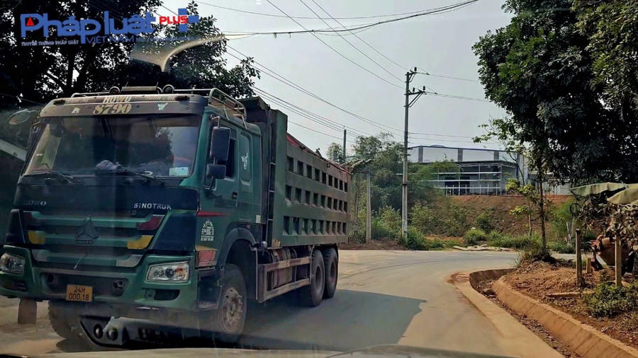 Mắt thường cũng có thể ước lượng, những xe này có dấu hiệu quá tải.