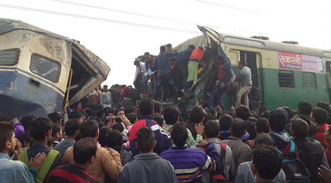 Hiện trường vụ tai nạn tàu hỏa tại Ấn Độ. (Ảnh:Twitter)