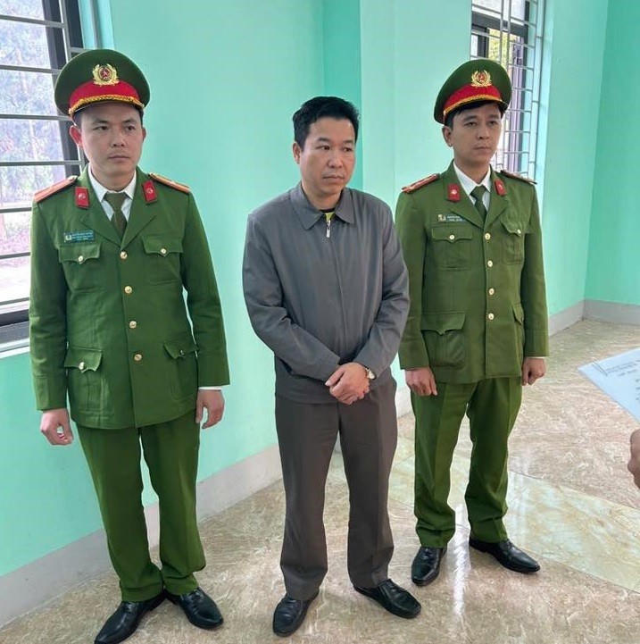 Đối tượng Lò Trọng Hinh tại cơ quan công an. (Ảnh: Công an Tuyên Quang).