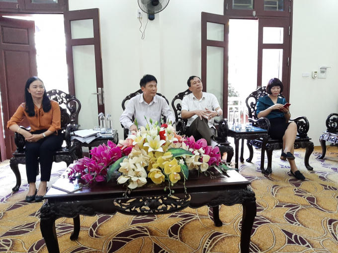 Câu hỏi đặt ra, tại sao UBND huyện, Phòng Giáo dục và Đào tạo huyện Thanh Liêm không căn cứ thực tế của hơn 100 giáo viên Mầm non trên địa bàn, mà cho rằng các giáo viên Mầm non chỉ có hợp đồng nuôi, để bỏ đi công lao của các cô giáo đã công hiên cả tuổi xuân cho việc nuôi dạy các em!?