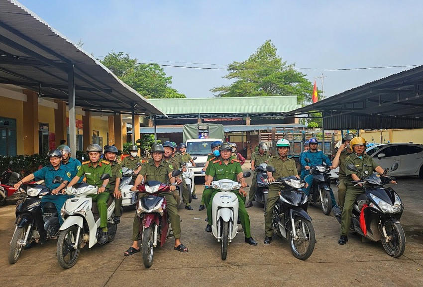 Lực lượng công an xã trên địa bàn tỉnh ra quân trong đợt cao điểm. Ảnh Công an xã Sông Trầu.
