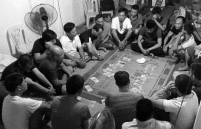 Quân “đen” kiếm tiền bẩn bằng cách mở các sới bạc. (Hình minh họa).