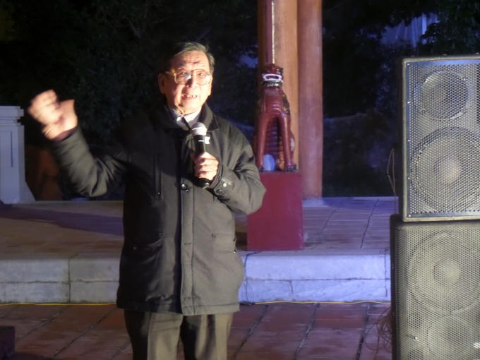 GS.TS Trần Lâm Biền hướng dẫn cách bày bàn thờ ngày Tết và ý nghĩa của từng đồ trên bàn thờ.