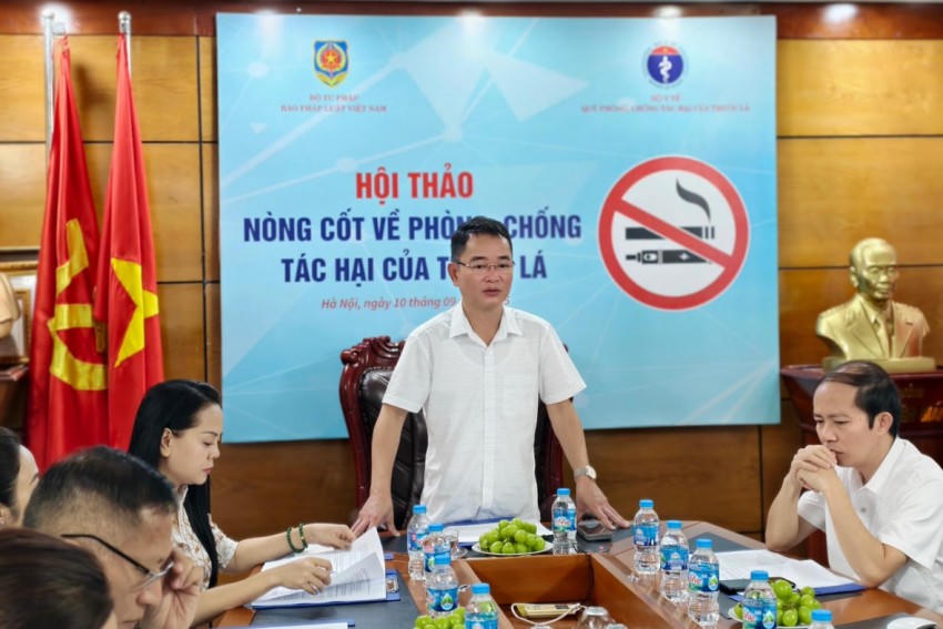 Tổng Biên tập Báo Pháp luật Việt Nam phát biểu tại Hội thảo.