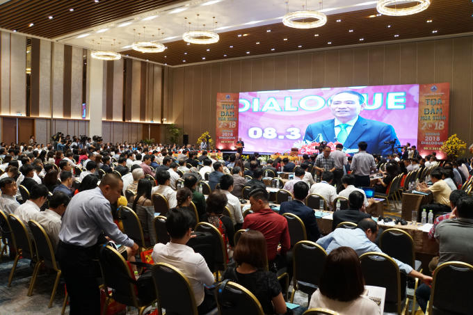 Hơn 500 đại biểu đại diện cho doanh nghiệp, hiệp hội, doanh nhân có mặt tại buổi tọa đàm.